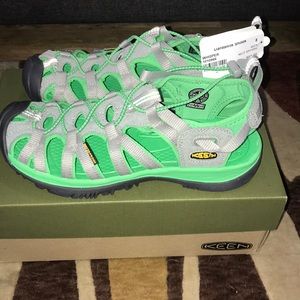 Gray and green keens